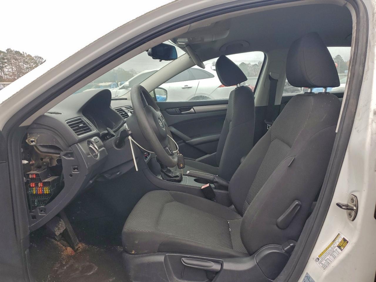 2013 Volkswagen Passat S - Фото 7