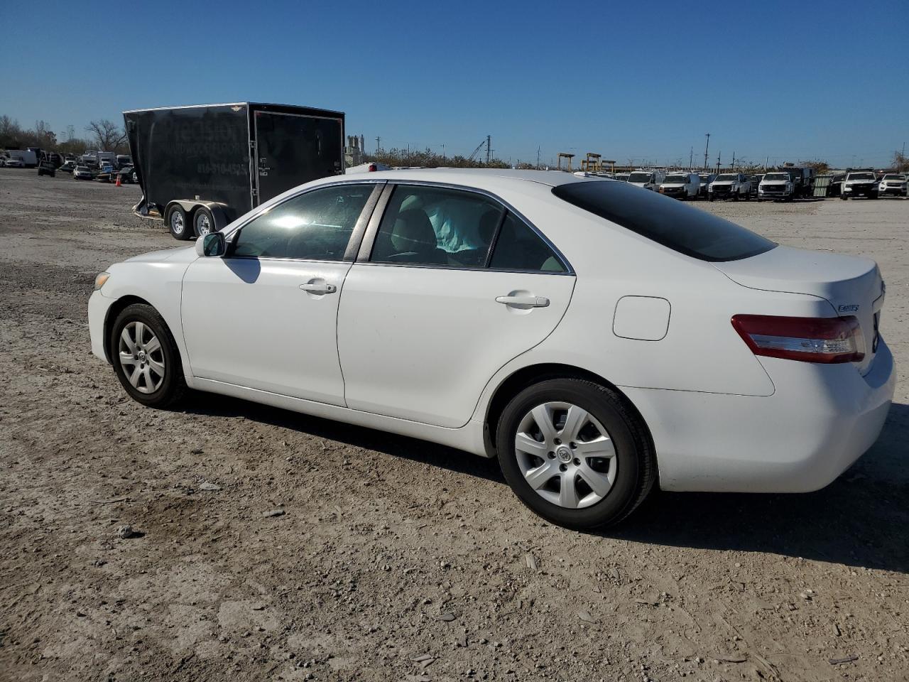 2011 Toyota Camry Le - Фото 2