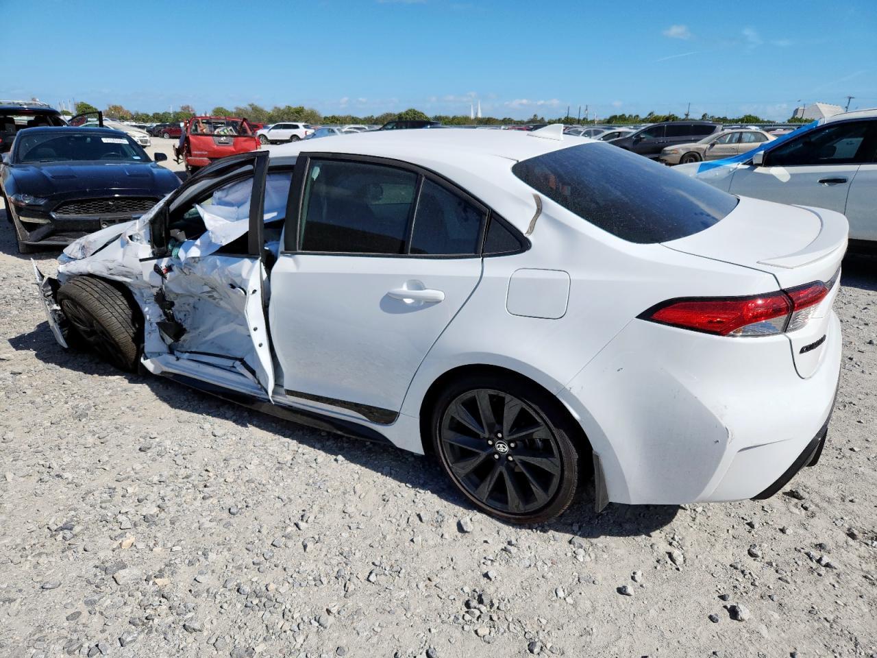 2026 Toyota Corolla Se - Фото 2