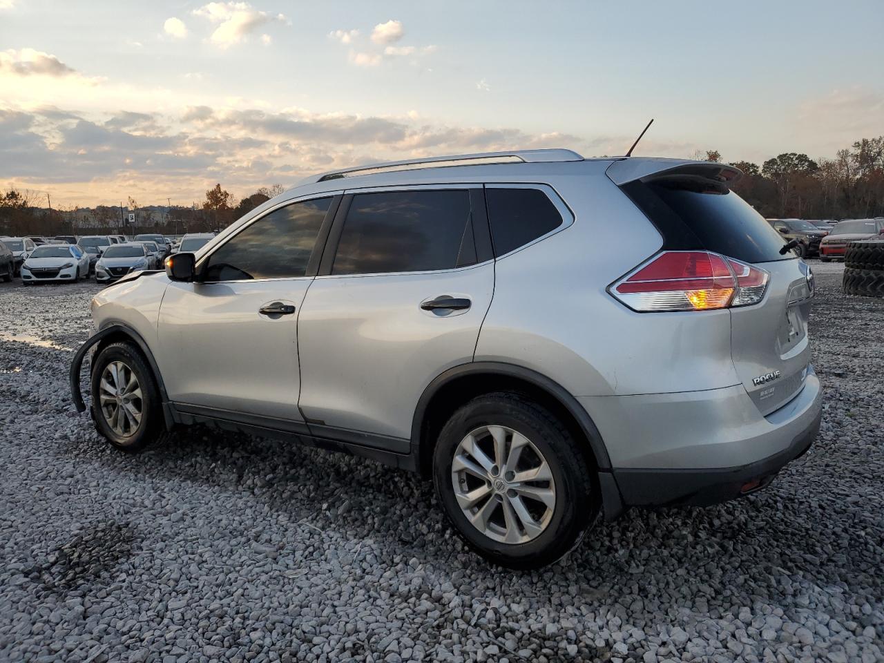 2015 Nissan Rogue S - Фото 2