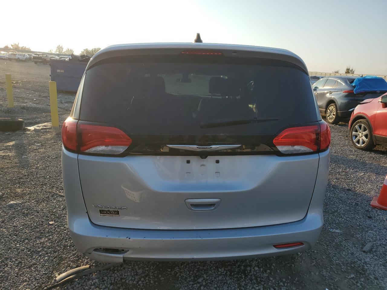 2022 Chrysler Voyager Lx - Фото 6