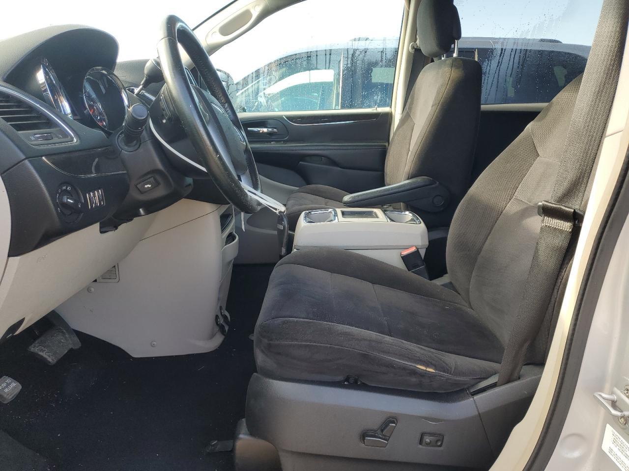 2011 Chrysler Town & Country Touring - Фото 7