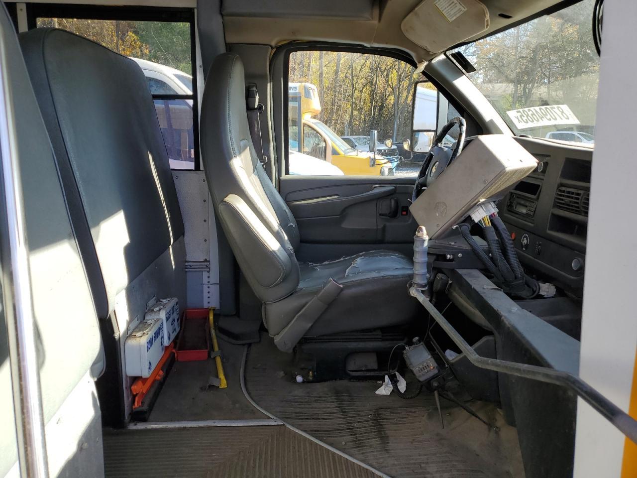 2011 Chevrolet School Bus - School Bus - Image 5