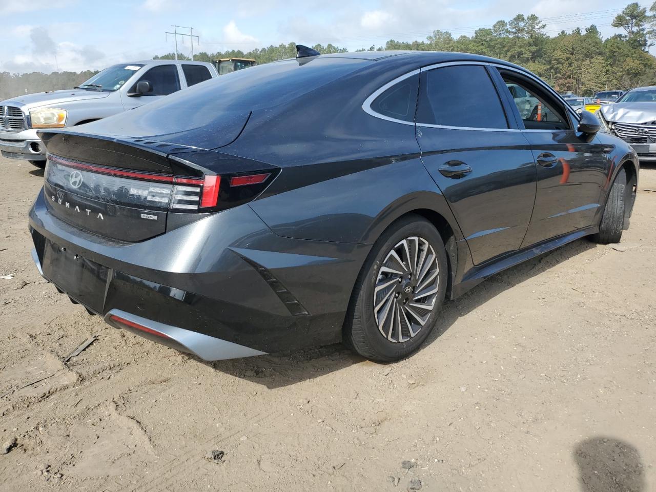 2024 Hyundai Sonata Hybrid - Image 3