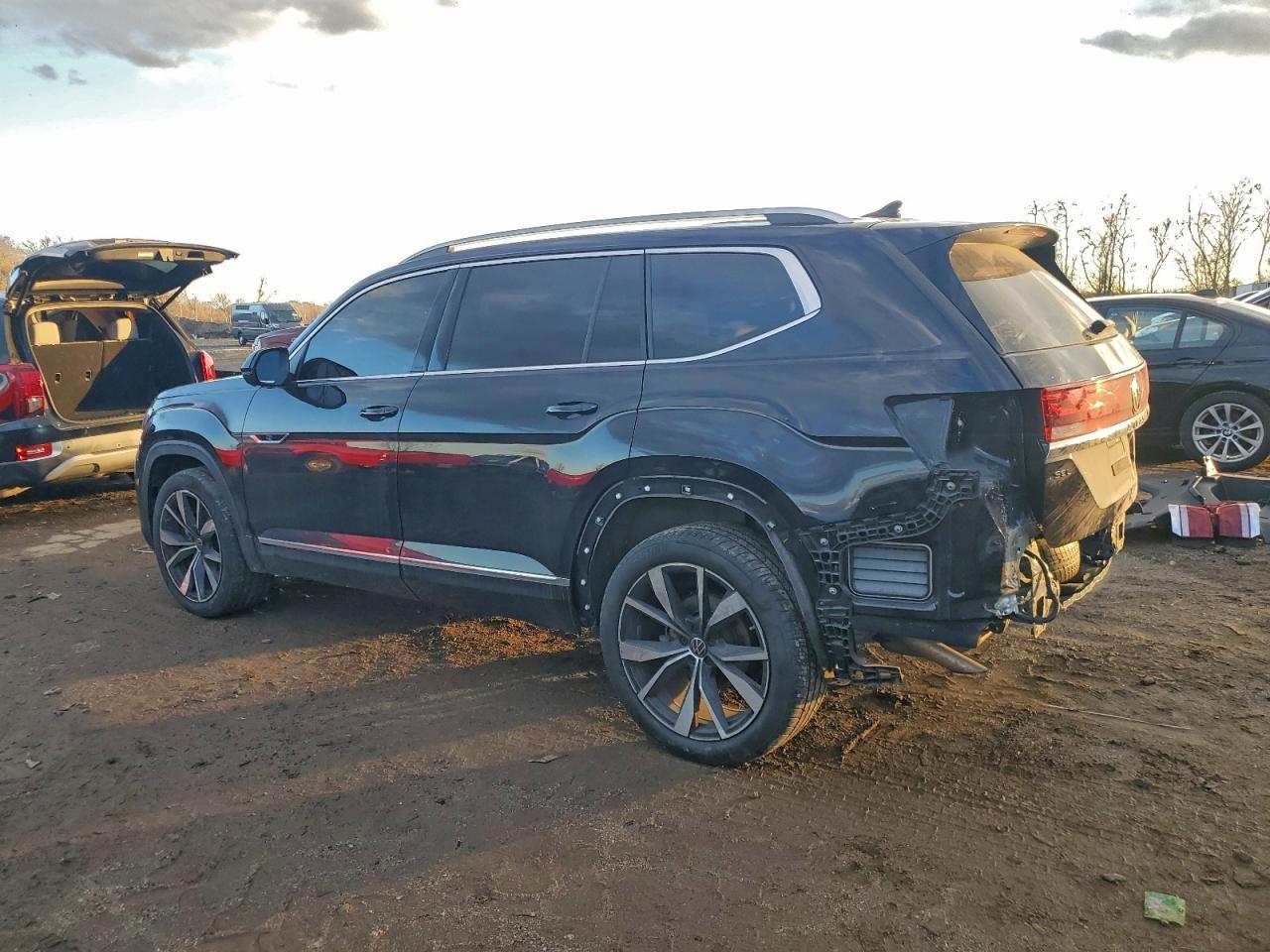 2024 Volkswagen Atlas Sel Premium R-Line - Image 2