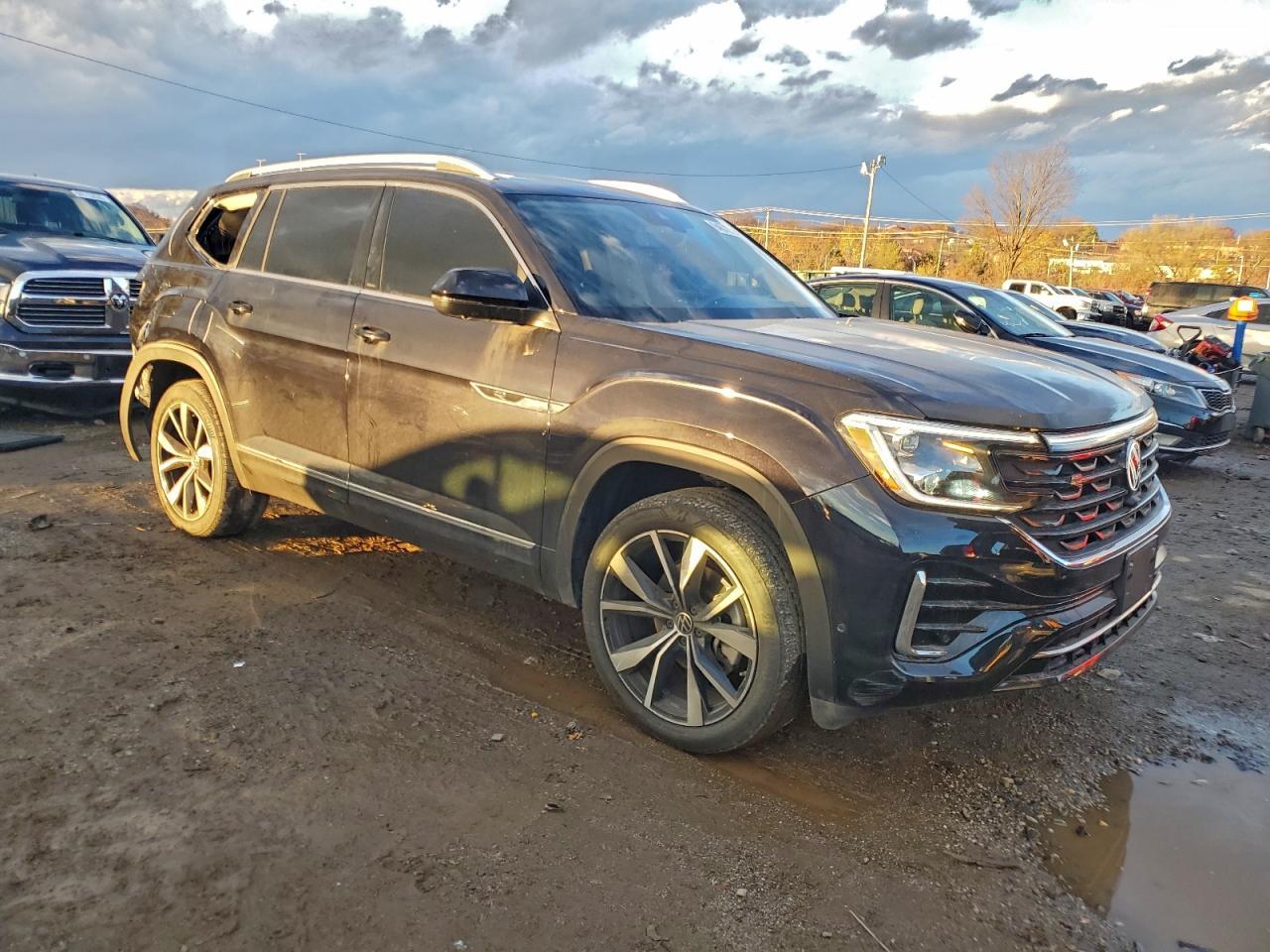 2024 Volkswagen Atlas Sel Premium R-Line - Image 4