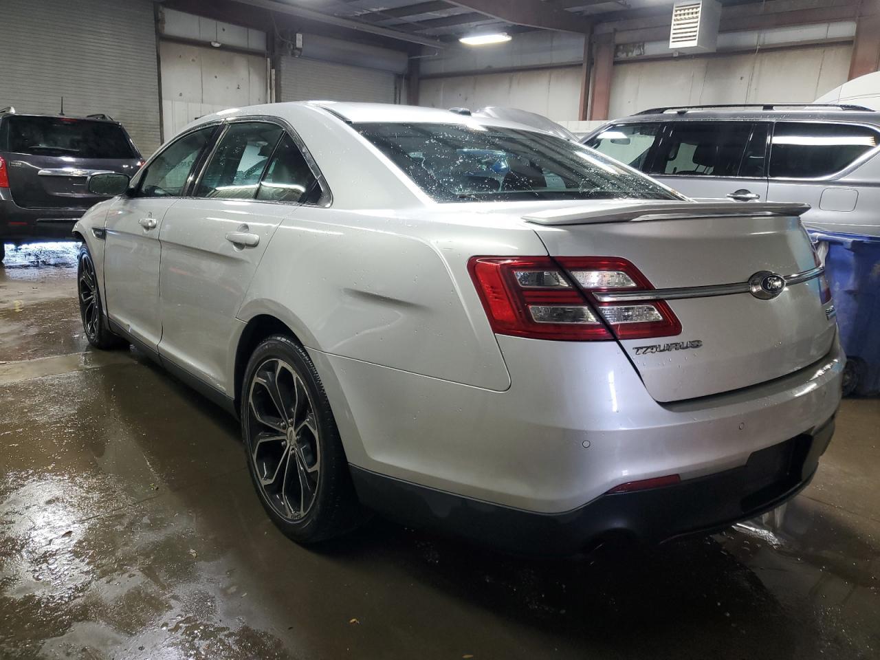 2015 Ford Taurus Sho - Фото 2