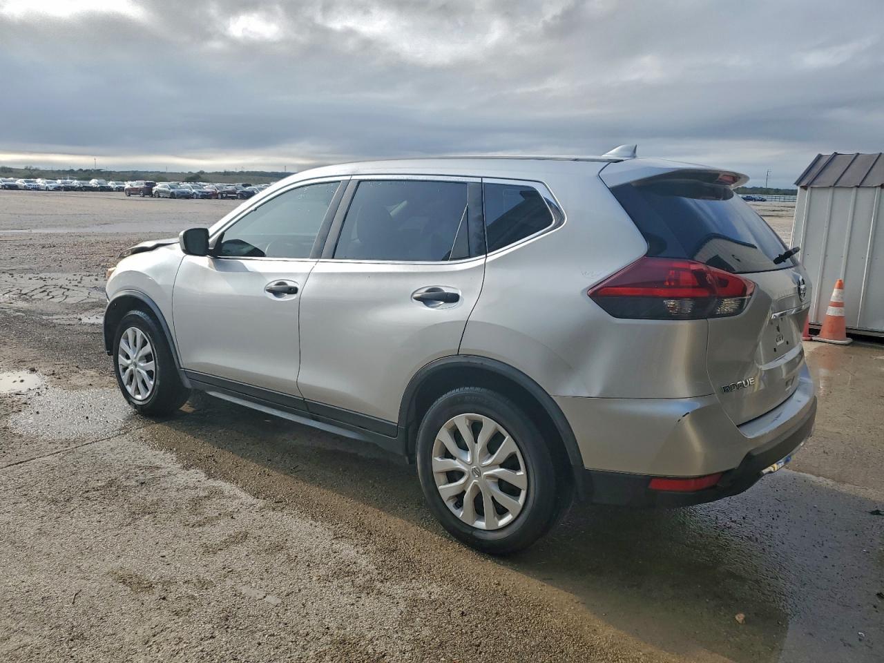 2020 Nissan Rogue S - Фото 2