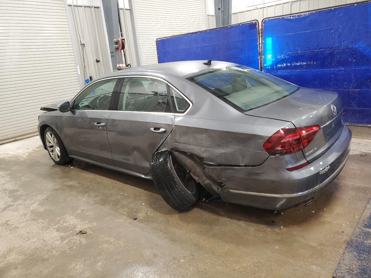 2018 Volkswagen Passat Se - Фото 2