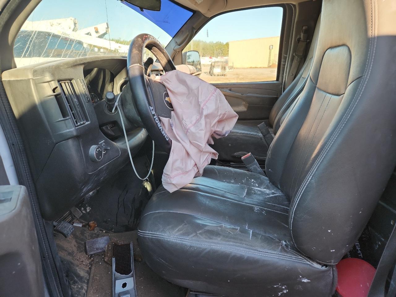 2015 Chevrolet Express G2 Delivery Van - Фото 7
