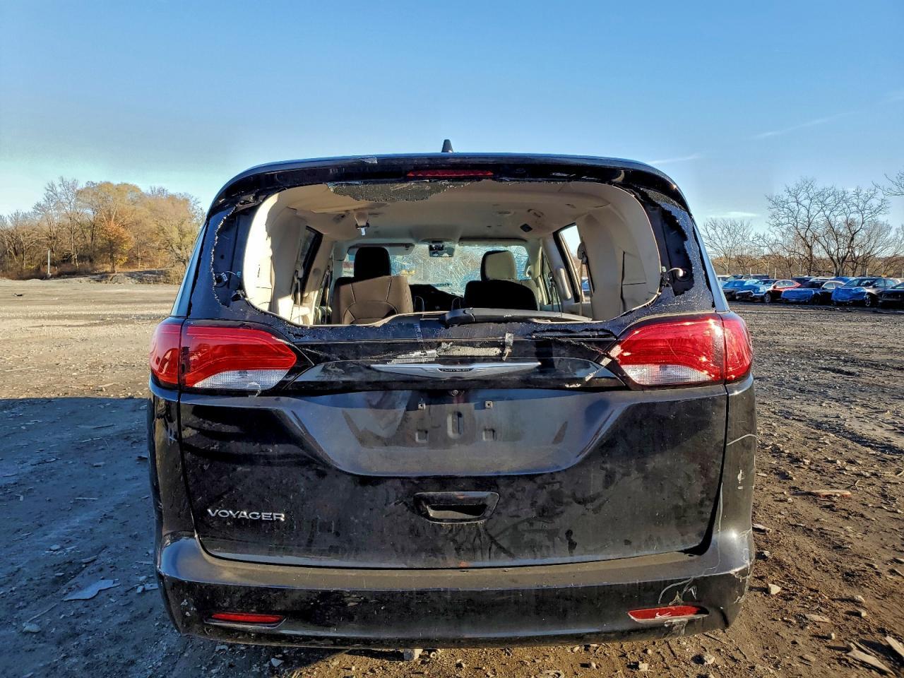 2024 Chrysler Voyager Lx - Фото 6