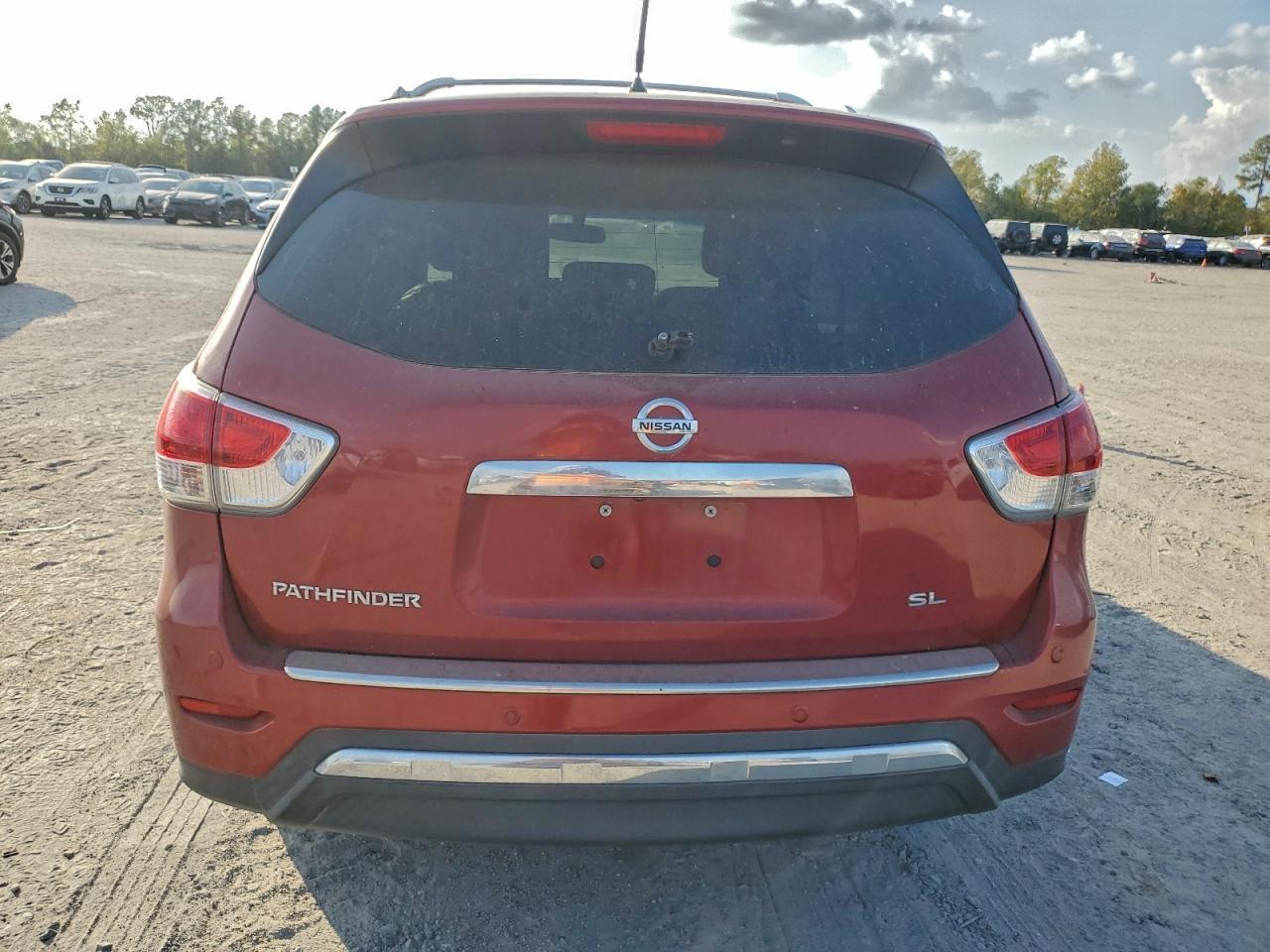 2015 Nissan Pathfinder S - Image 6