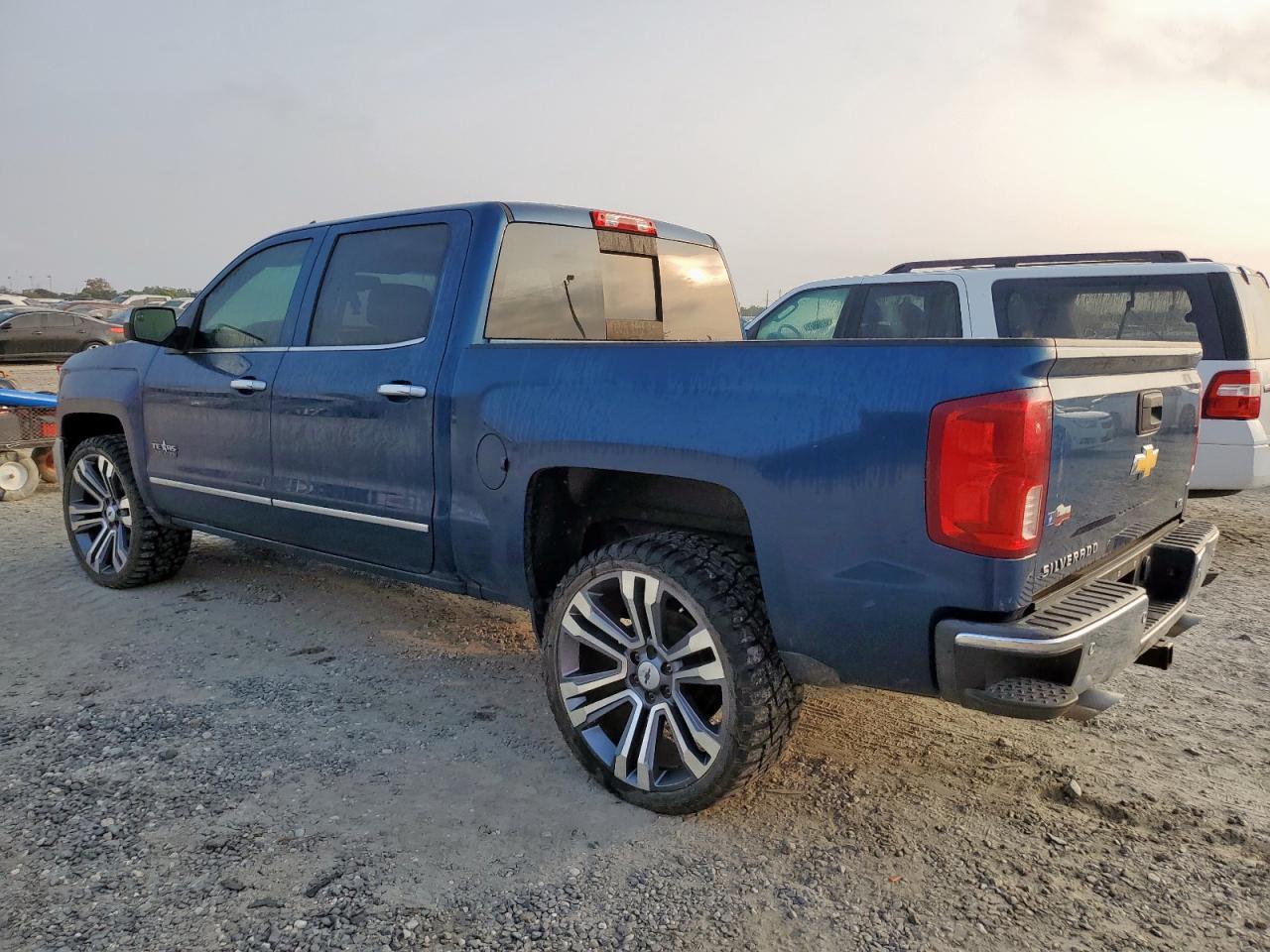 2017 Chevrolet Silverado C1500 Ltz - Фото 2