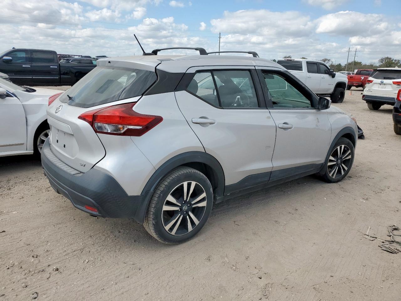 2019 Nissan Kicks S - Фото 3