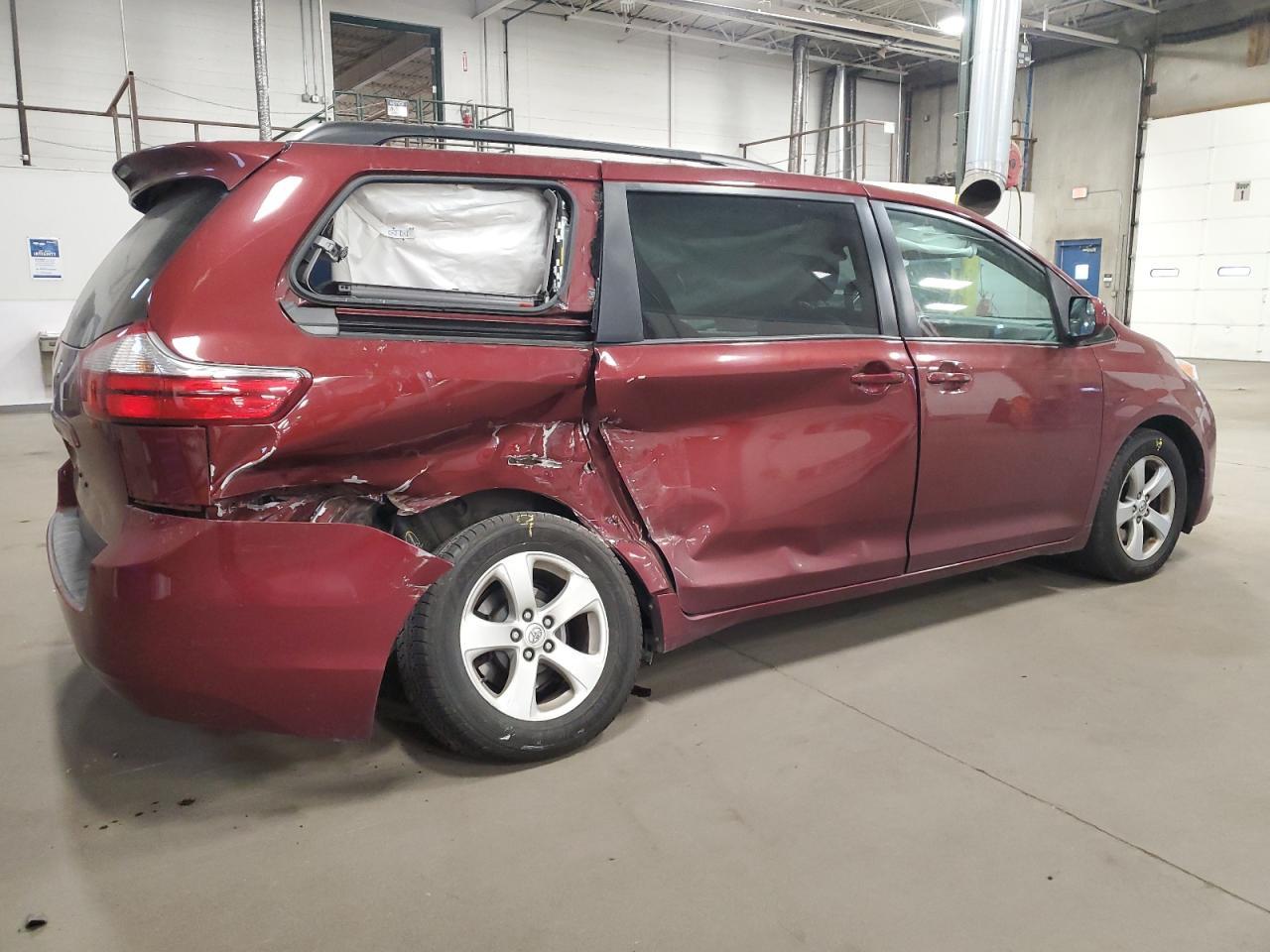 2015 Toyota Sienna Le - Фото 3