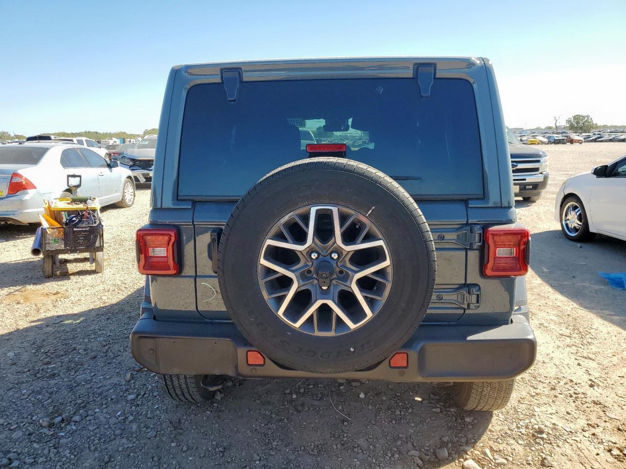 2024 Jeep Wrangler Sahara - Фото 6