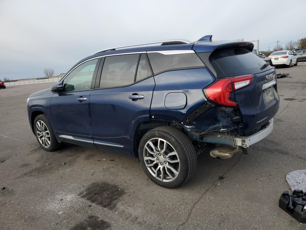 2022 GMC Terrain Denali - Фото 2