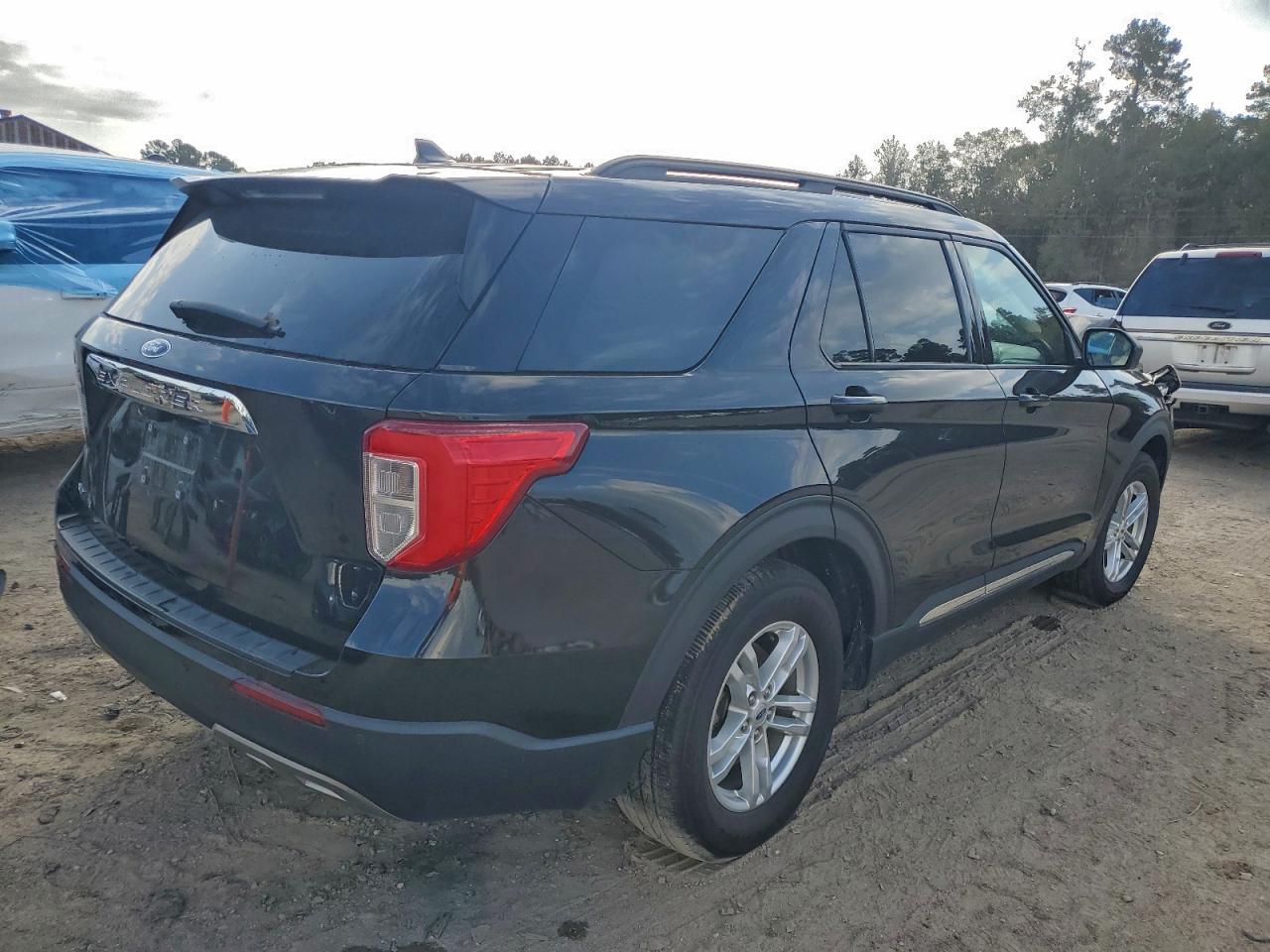 2023 Ford Explorer Xlt - Image 3