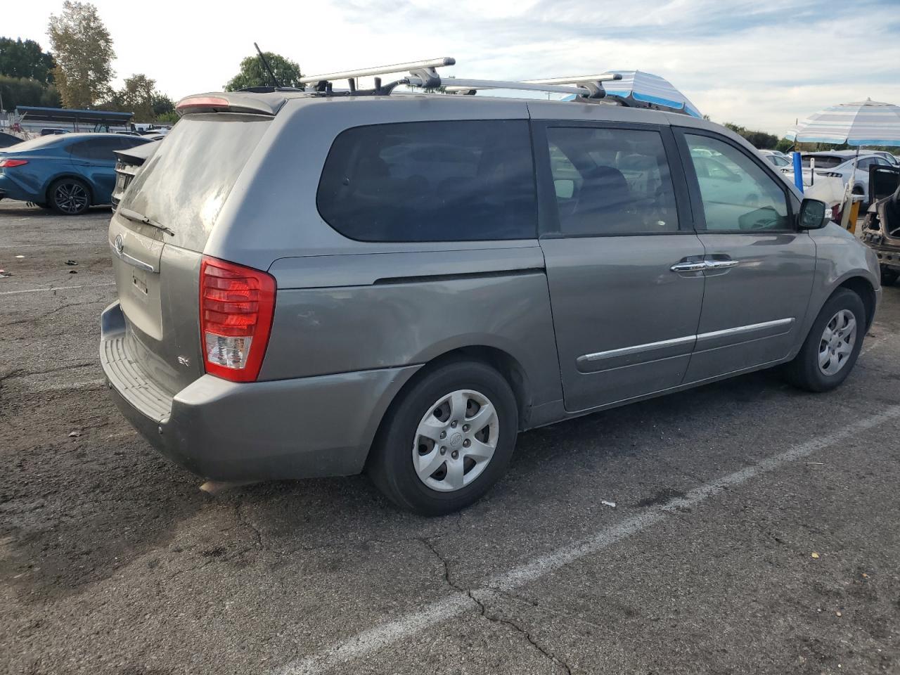 2012 Kia Sedona Ex - Image 3