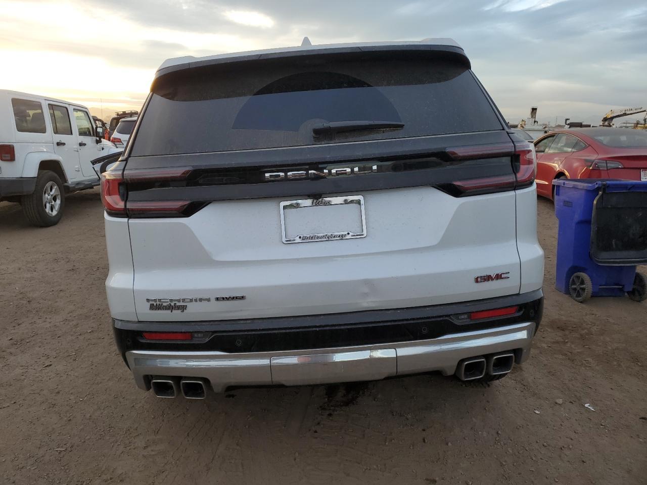 2025 GMC Acadia Denali - Фото 6