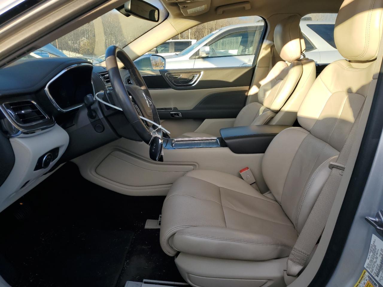 2017 Lincoln Continental Select - Image 7