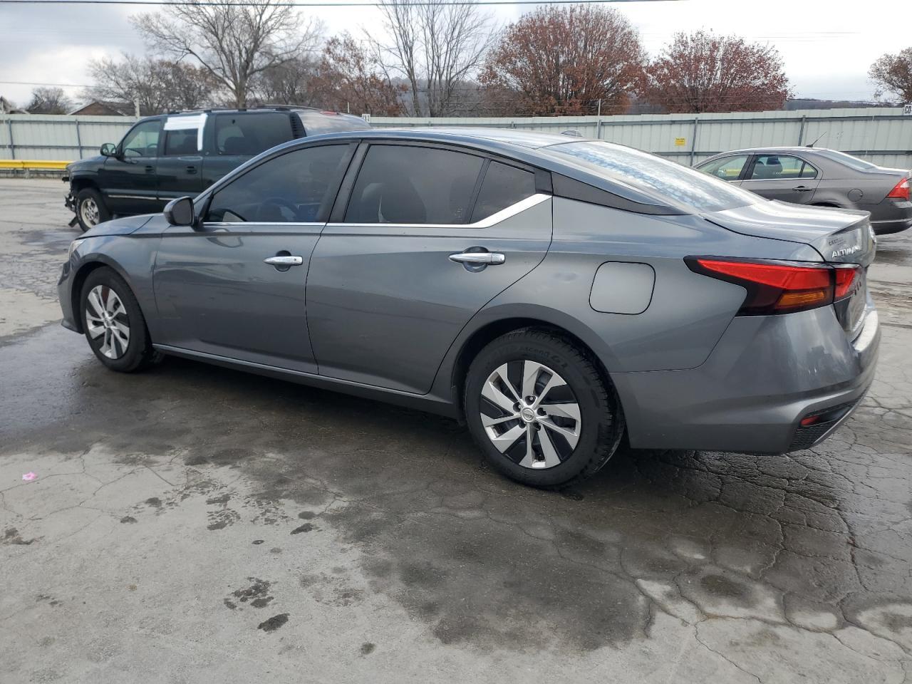 2019 Nissan Altima S - Фото 2