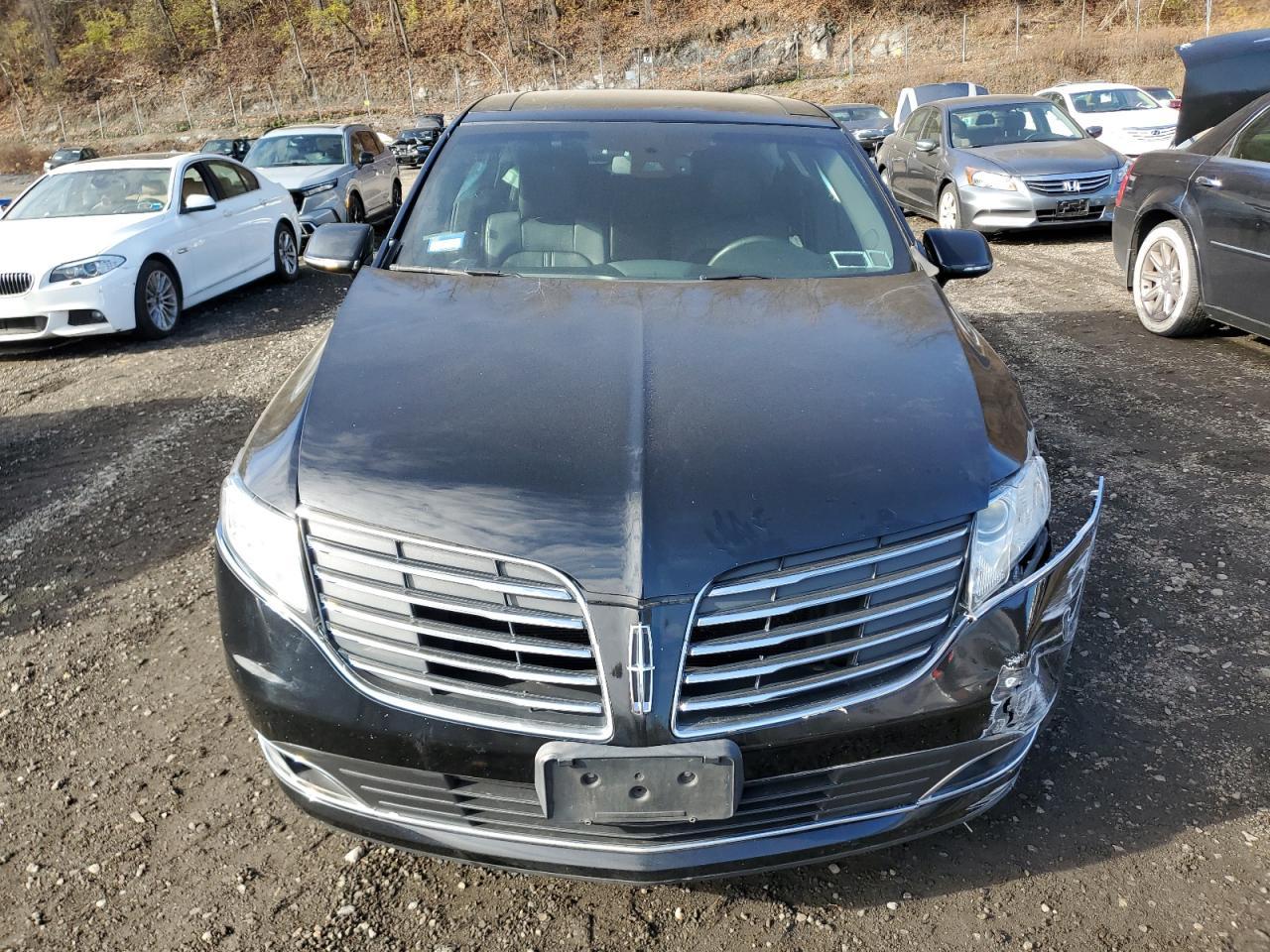 2018 Lincoln Mkt - Image 5