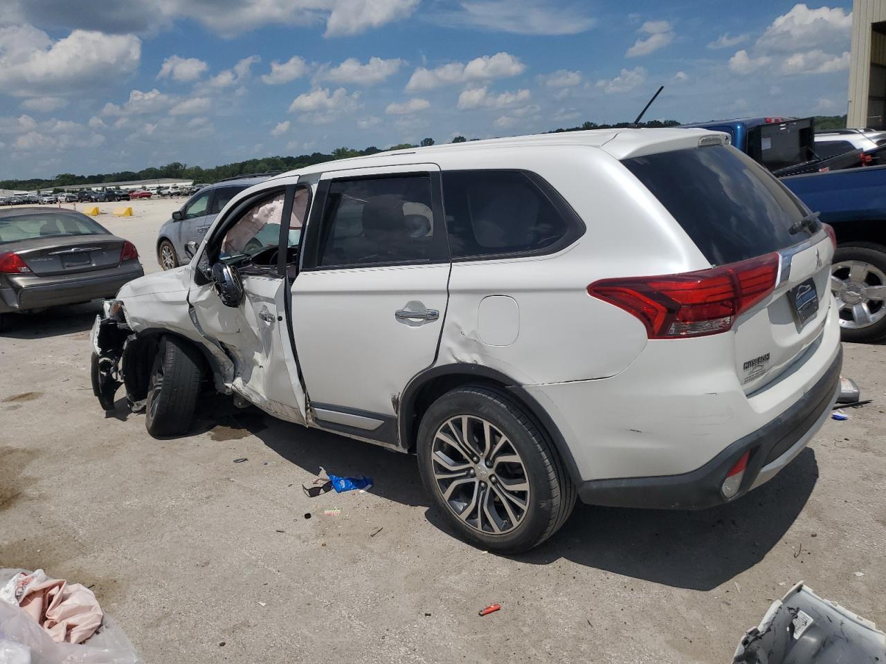 2016 Mitsubishi Outlander Se - Фото 2