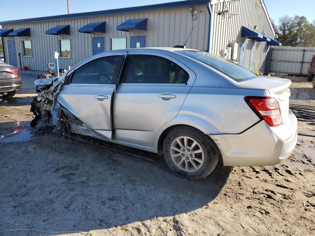 2018 Chevrolet Sonic Lt - Фото 2
