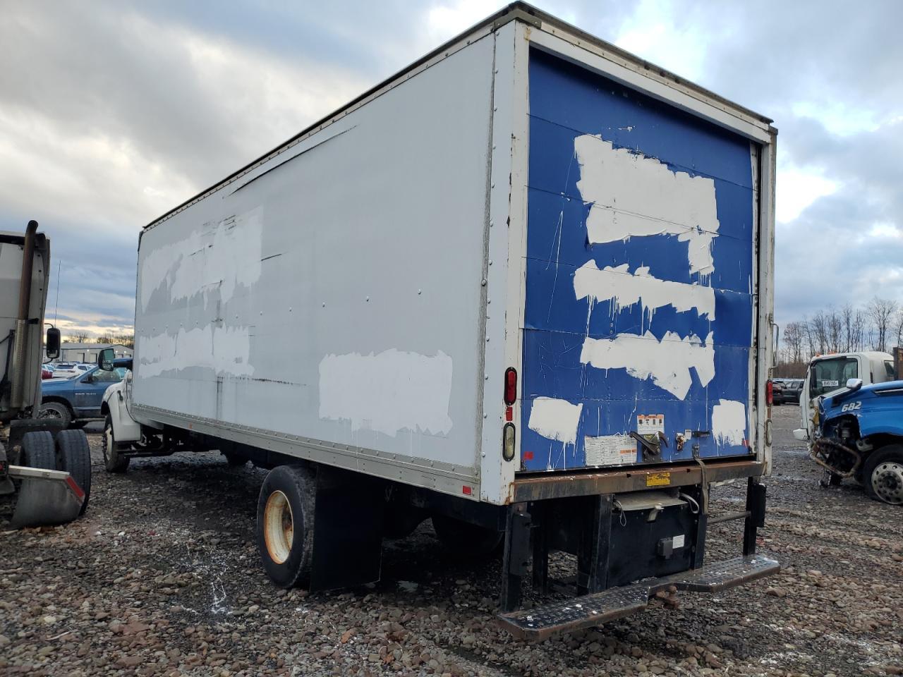 2012 Ford F750 Box Truck - Фото 2