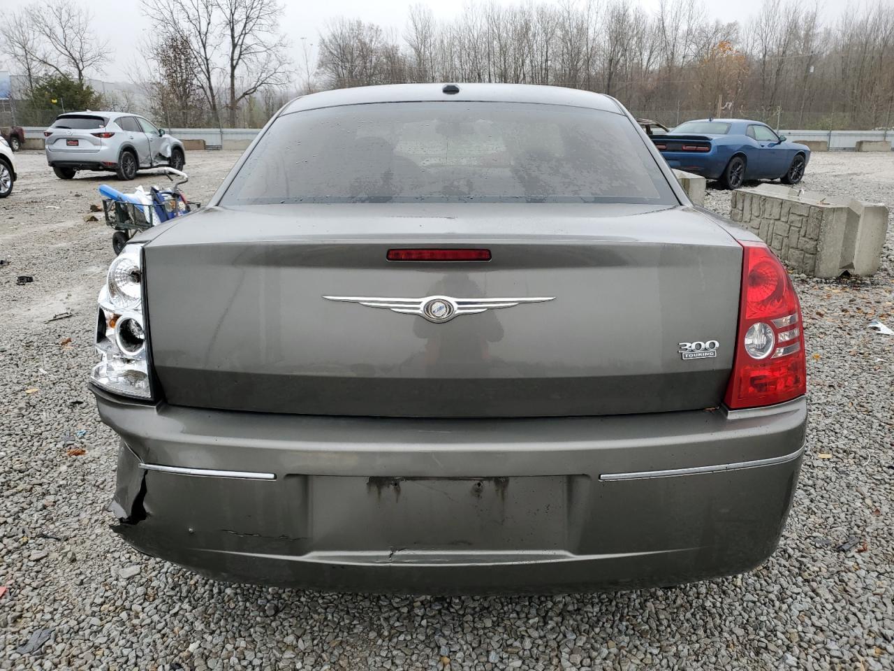 2010 Chrysler 300 Touring - Фото 6