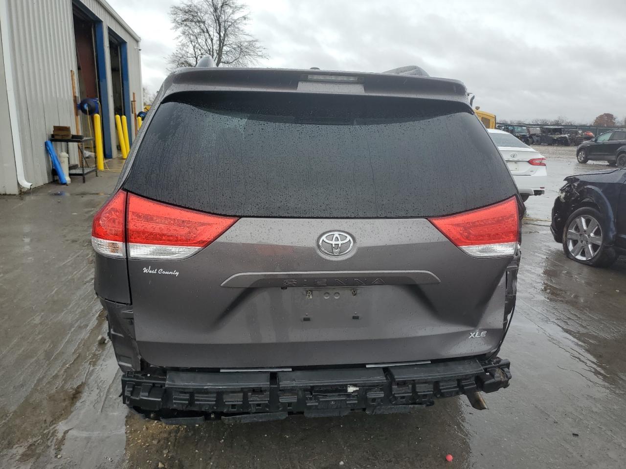 2012 Toyota Sienna Xle - Image 6