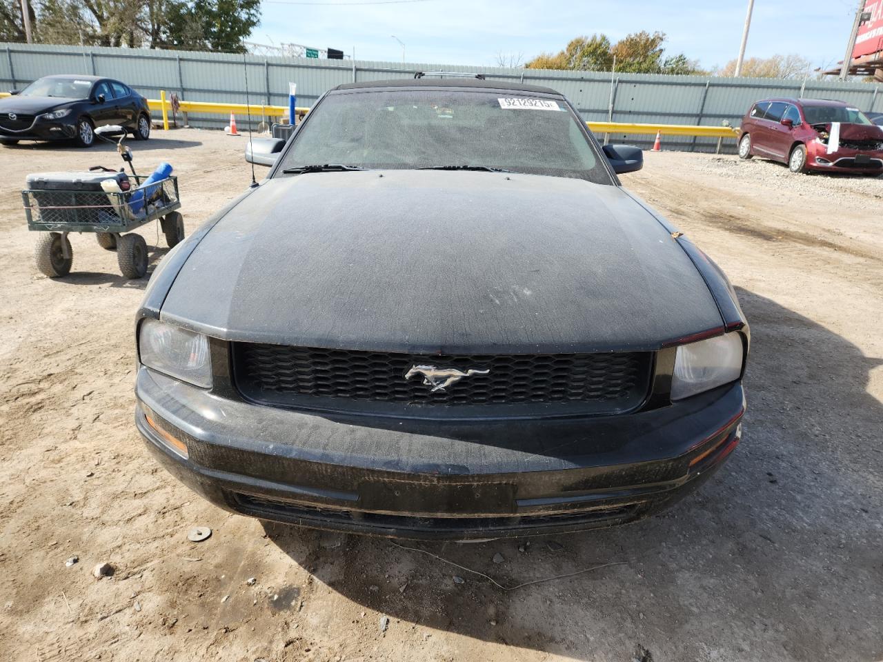 2005 Ford Mustang - Image 5