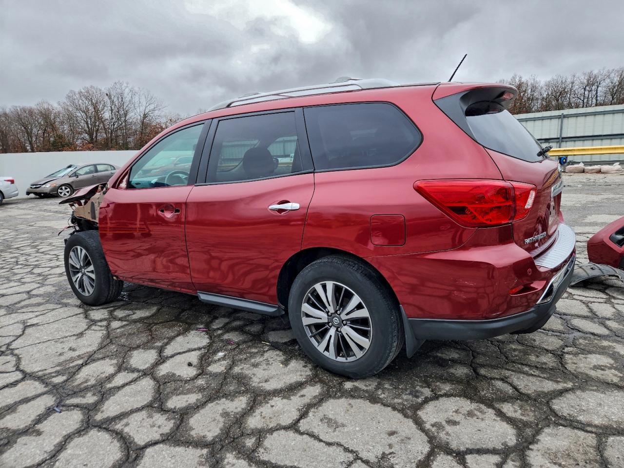 2017 Nissan Pathfinder S - Фото 2