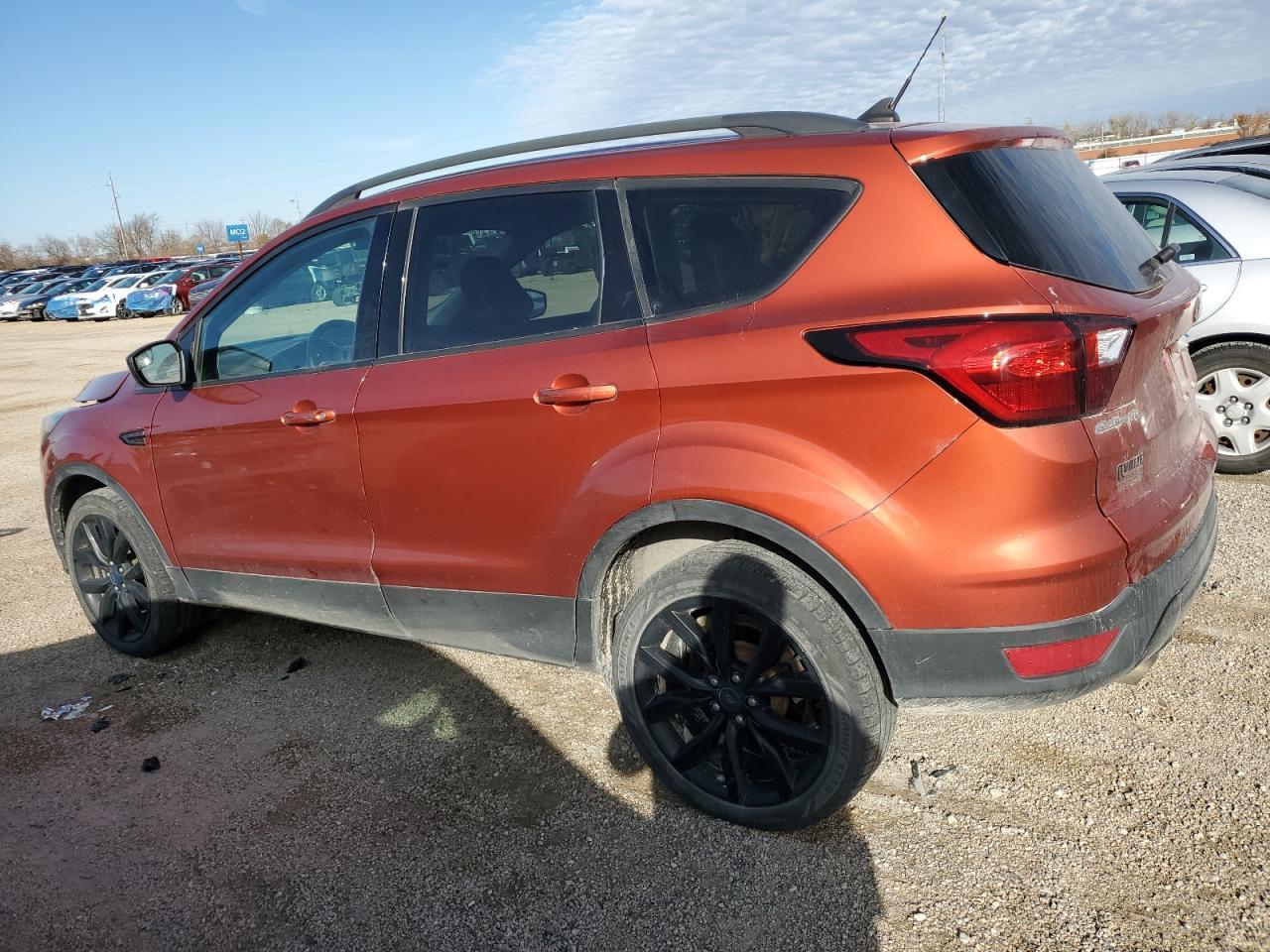 2019 Ford Escape Se - Фото 2