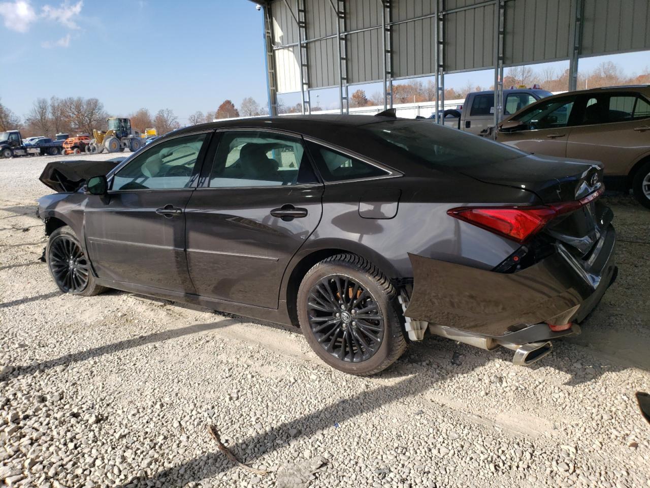 2019 Toyota Avalon Xle - Image 2