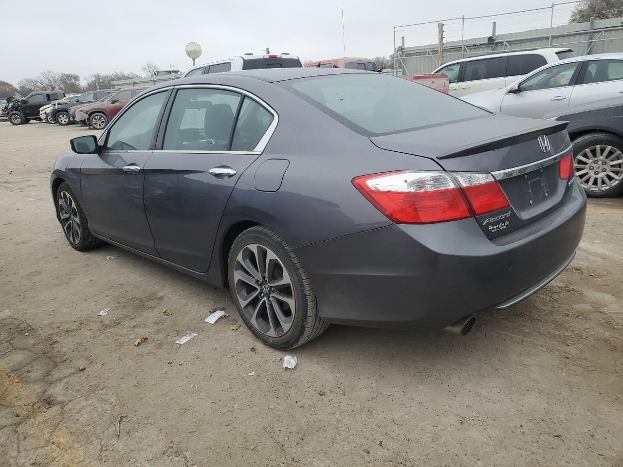 2015 Honda Accord Sport - Image 2