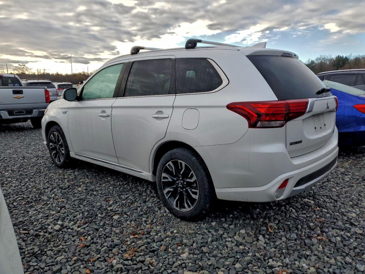 2018 Mitsubishi Outlander Se - Фото 2