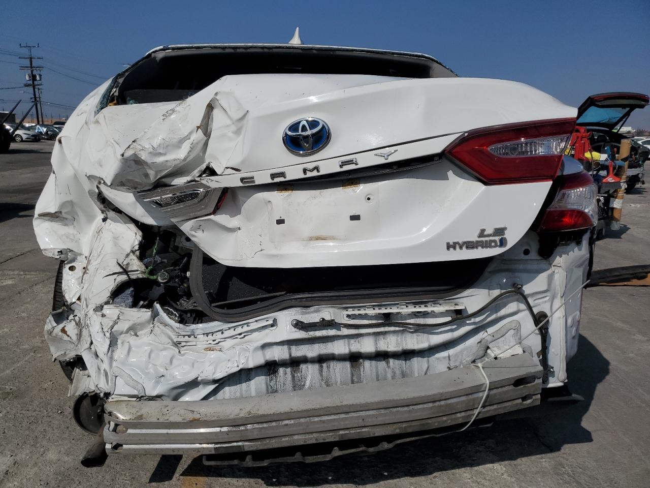 2020 Toyota Camry Le - Фото 6