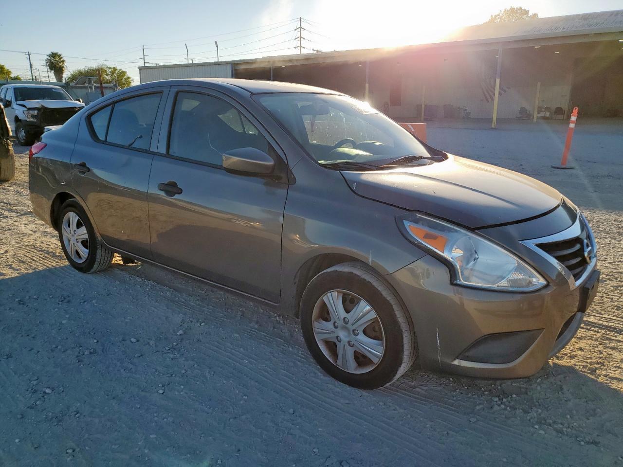 2016 Nissan Versa S - Фото 4