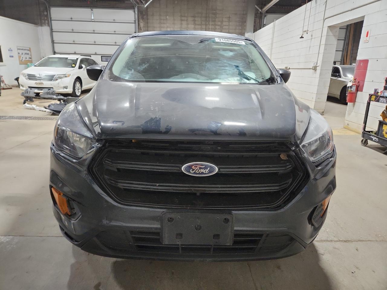 2019 Ford Escape S - Фото 5