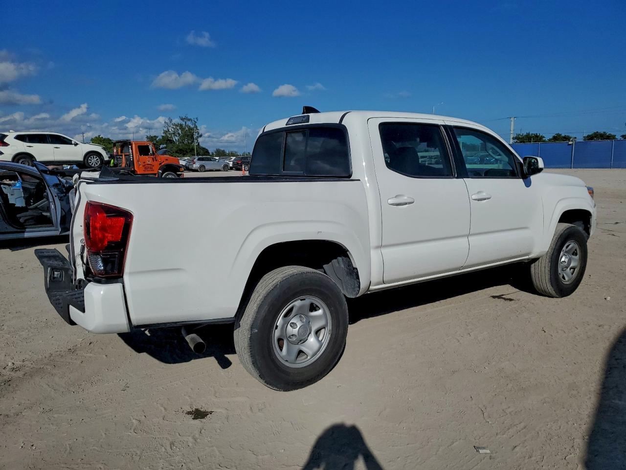 2022 Toyota Tacoma Double Cab - Image 3