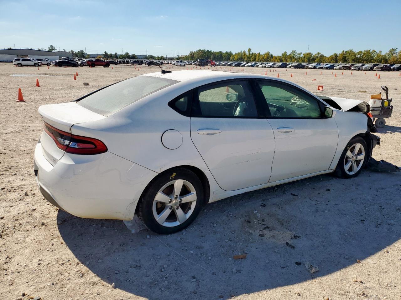 2015 Dodge Dart Sxt - Image 3