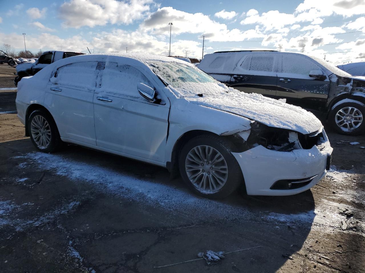2013 Chrysler 200 Limited - Фото 4