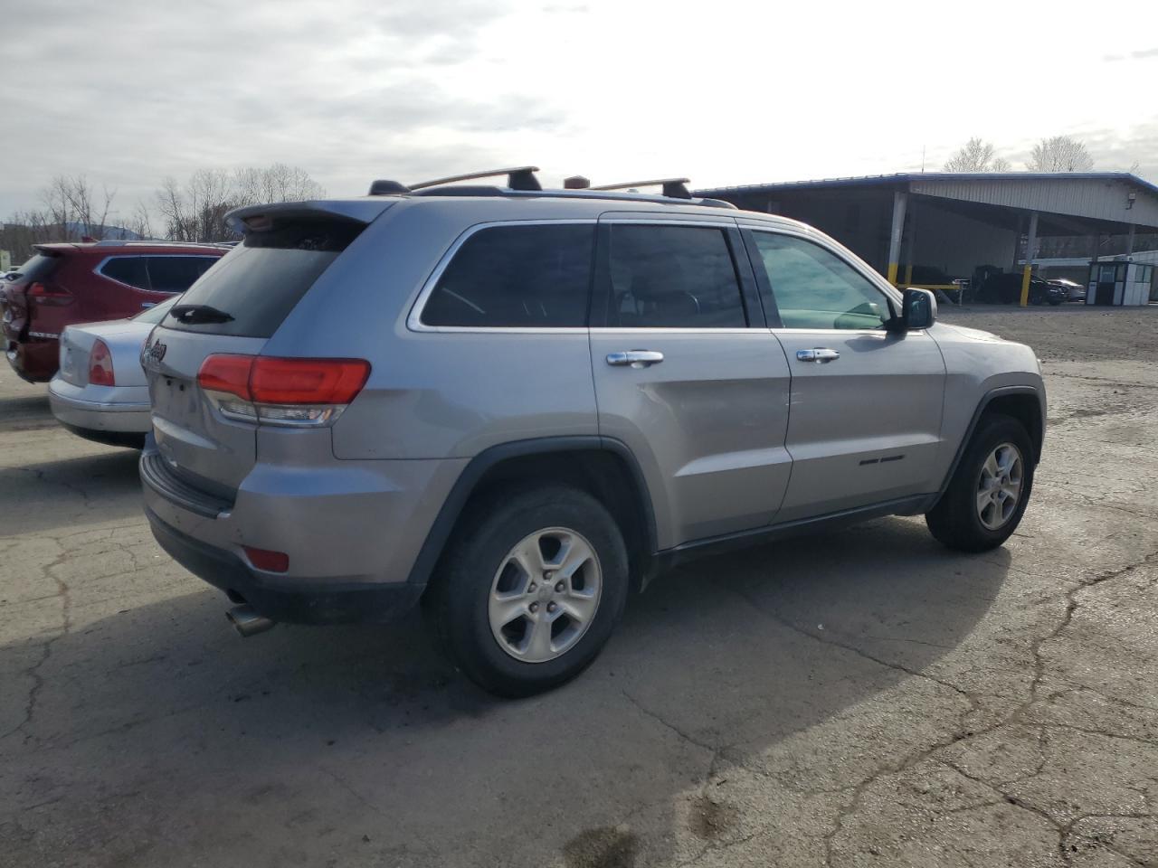 2017 Jeep Grand Cherokee Laredo - Image 3
