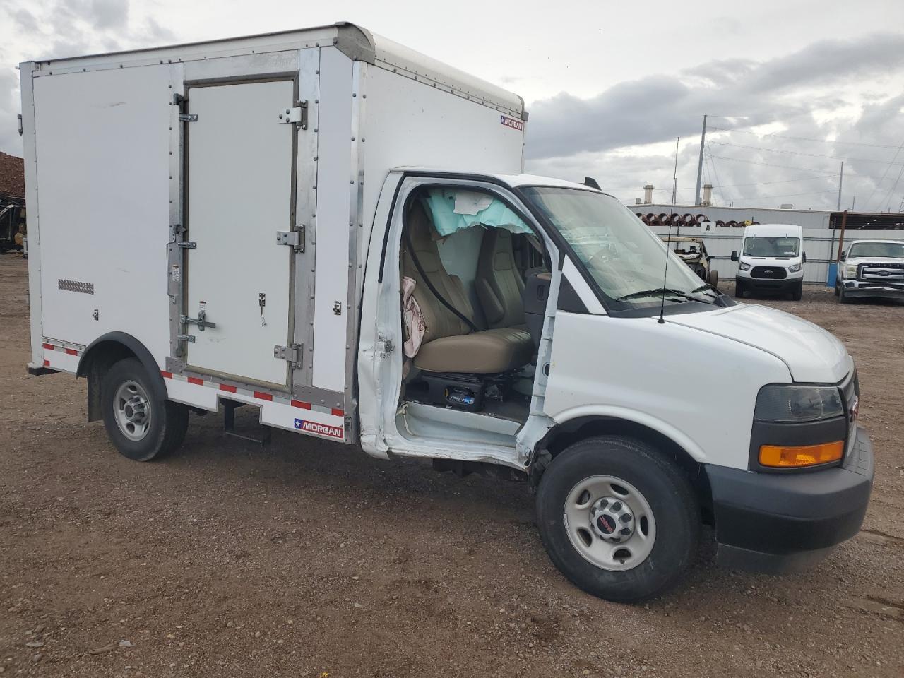 2023 GMC Savana Box Truck - Фото 4