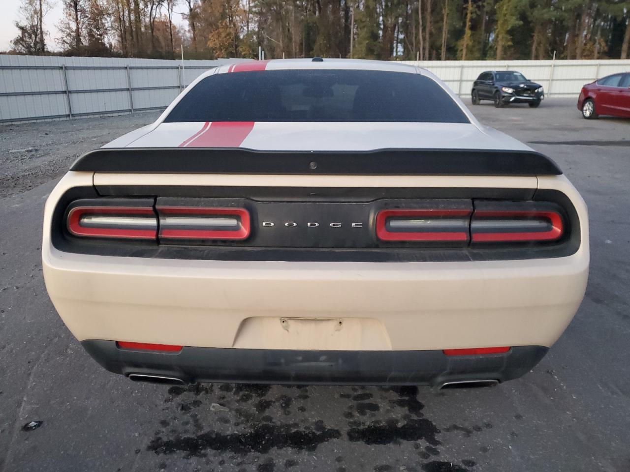 2016 Dodge Challenger Sxt - Image 6