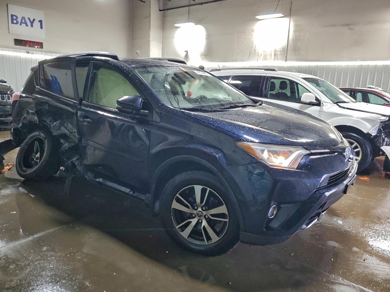 2017 Toyota Rav4 Xle - Image 4