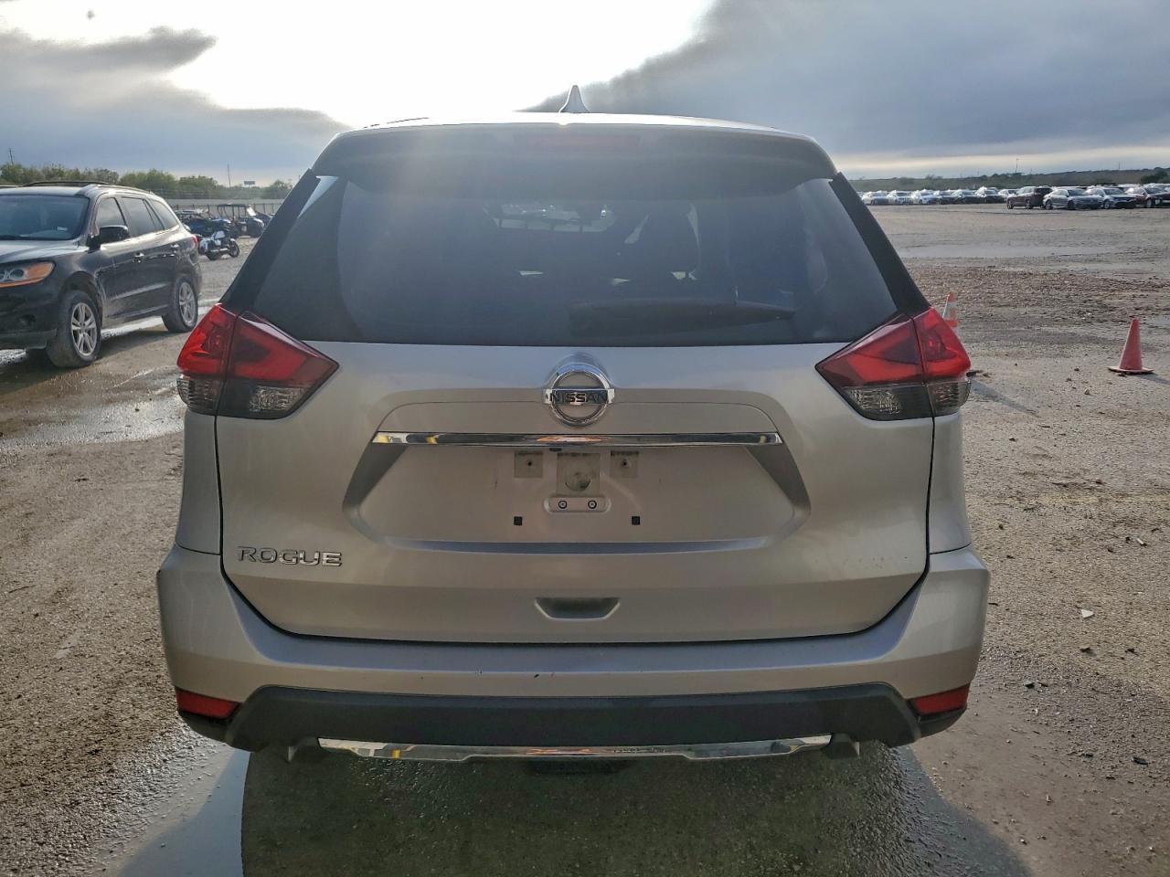 2020 Nissan Rogue S - Фото 6