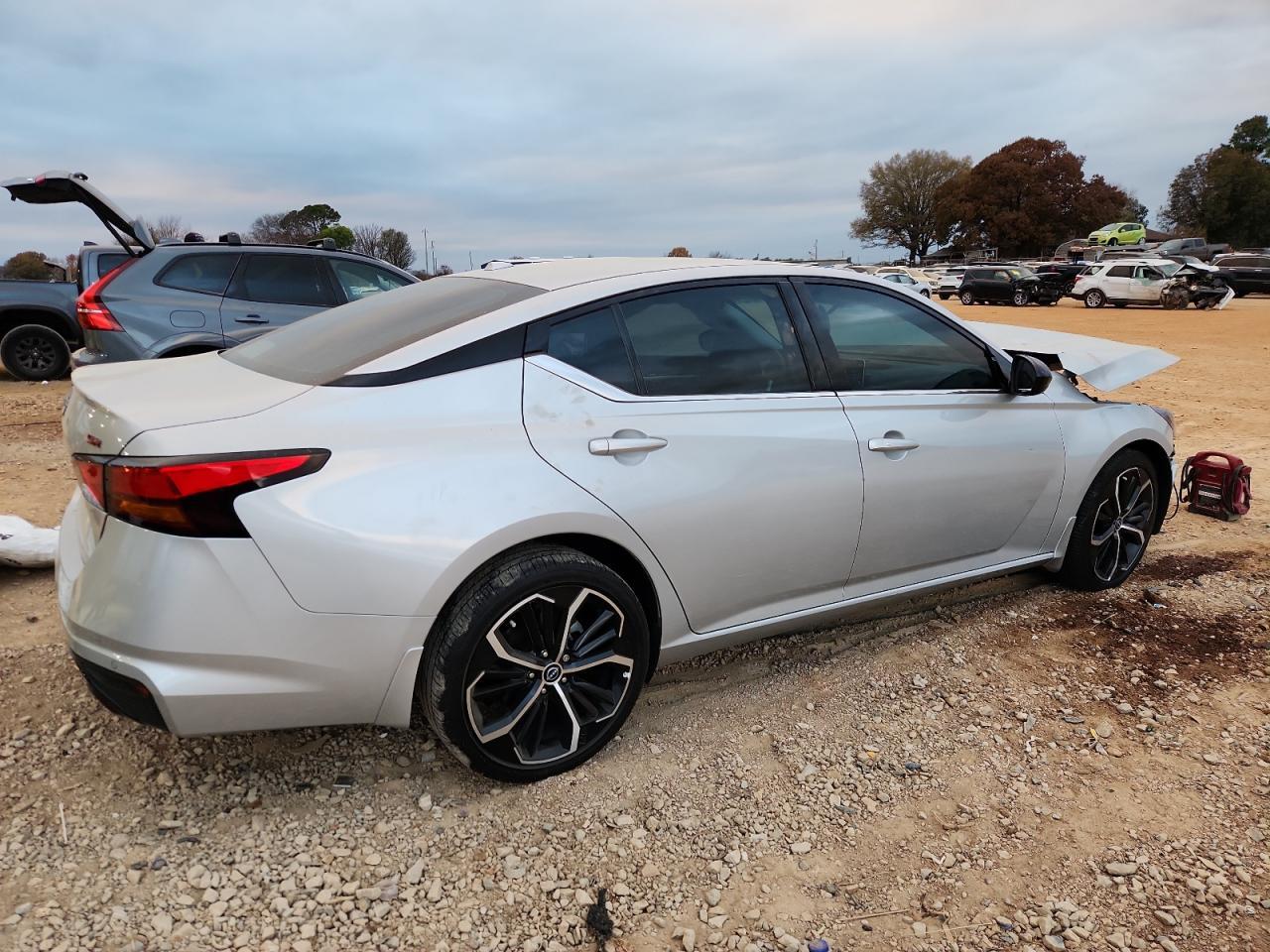 2025 Nissan Altima Sr - Image 3